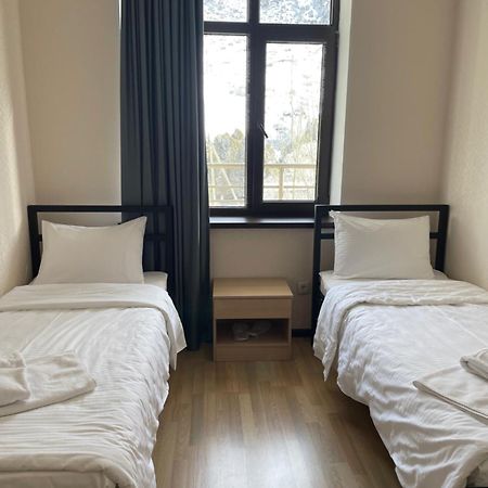 Gorno-Serafimovka Issyk Ata Retreat酒店 外观 照片